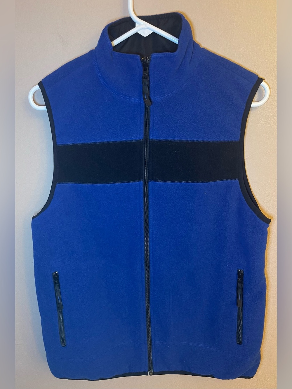 Old Navy Men's Blue Fleece Vest with Black Accent 12